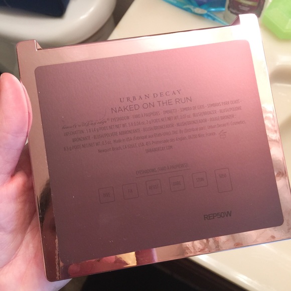 ❌SOLD❌ Urban Decay Naked On the Run Face Palette - Picture 7 of 11
